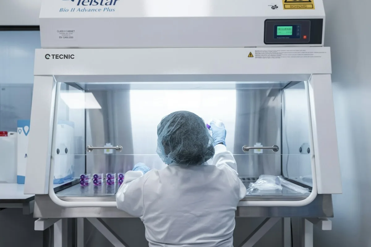 Trabajo en cabina de bioseguridad